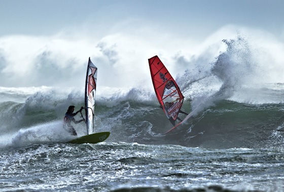 Image surfingwindsurfer.jpg