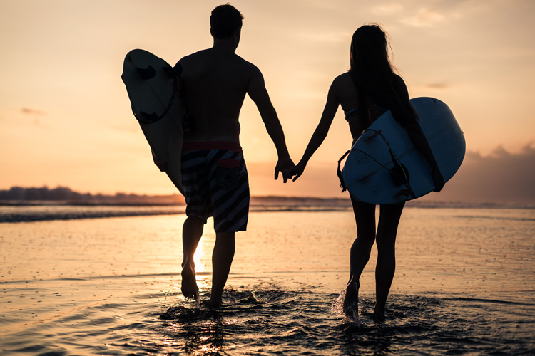 Image surfingcouple.jpg