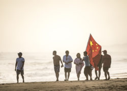 Image chinese-surfers.jpg