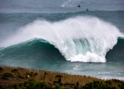 Image praia-do-norte-wave.jpg