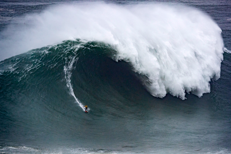 Image big-wave-surfer-nazare.jpg